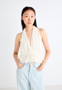 Блузка без рукавов