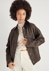 Джинсовая куртка