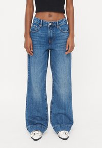 Клешеные джинсы Клешеные джинсы