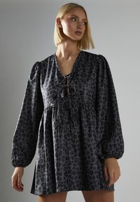 Короткое платье