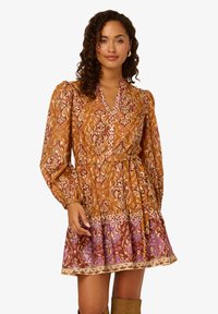 Короткое платье