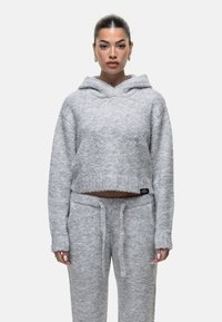 Пуловер с капюшоном