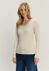 Узкие брюки