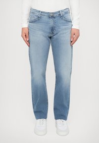 Узкие джинсы