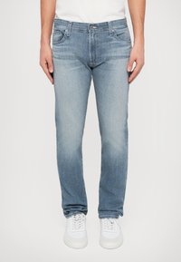 Узкие джинсы