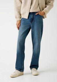 Прямые джинсы