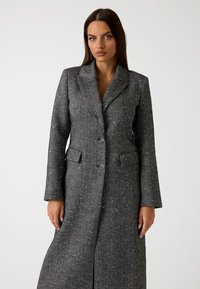 Шерстяное пальто