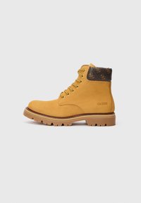 Ботинки на шнуровке