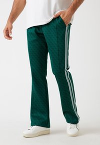 Спортивные штаны