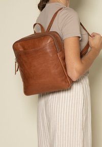 Кожаный рюкзак