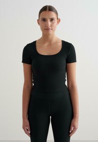 Спортивная майка