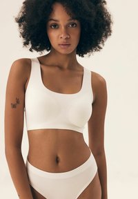 Бюстгальтер без косточек