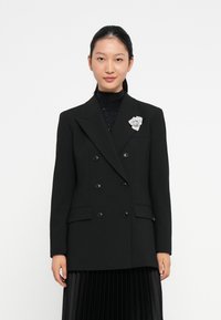 Длинный блейзер