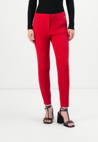 Узкие брюки