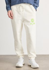 Спортивные штаны