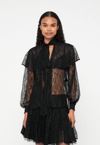 Кружевная блузка