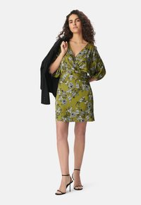 Короткое платье