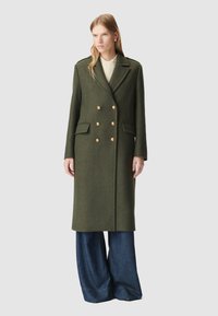 Шерстяное пальто Шерстяное пальто