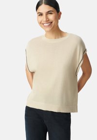 Пуловер без рукавов Пуловер без рукавов