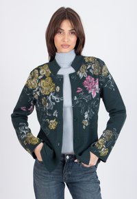 Жаккардовая вязаная кофта