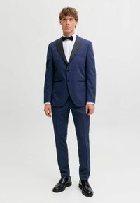 Костюм Костюм