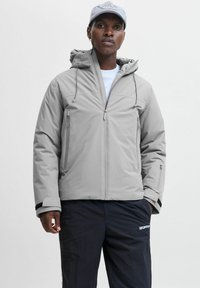 Зимняя куртка