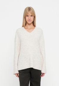 Длинный пуловер