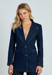 Короткое пальто Короткое пальто