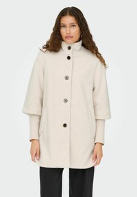 Короткое пальто Короткое пальто