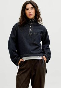 Джинсовая блузка