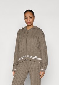 Спортивная толстовка