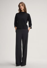 Пуловер с рукавом три четверти