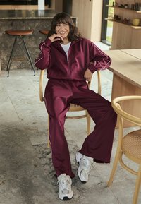 Спортивные штаны