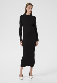 Платье футляр