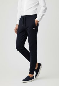 Спортивные штаны