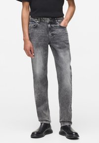 Прямые джинсы