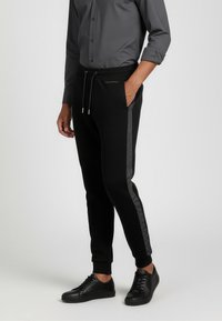 Спортивные штаны