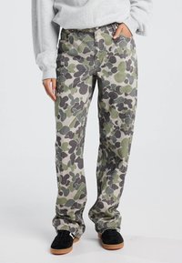 Свободные джинсы