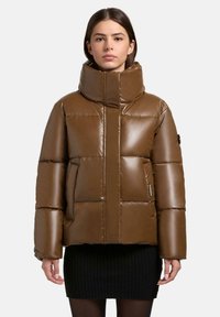 Зимняя куртка