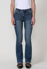 Клешеные брюки