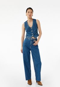 Свободные джинсы