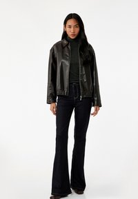 Клешеные брюки