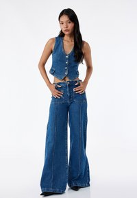 Широкие брюки