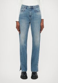 Прямые джинсы Прямые джинсы