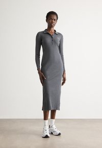 Платье футляр