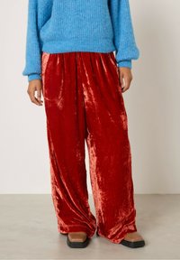 Спортивные штаны