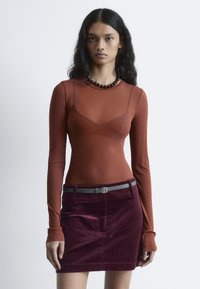 Юбка с накладными карманами