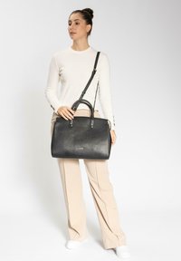 Кожаная сумка Кожаная сумка