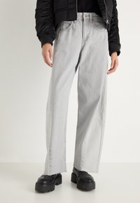 Свободные джинсы