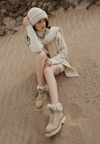 Ботинки на шнуровке